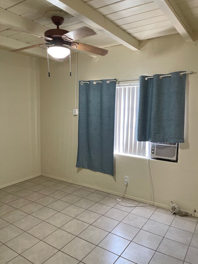 Foto del edificio - 3241 N Anderson Dr