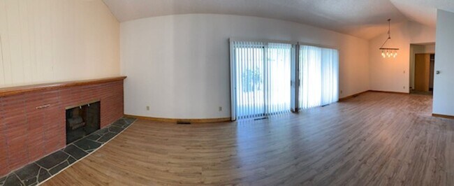 Building Photo - 1152