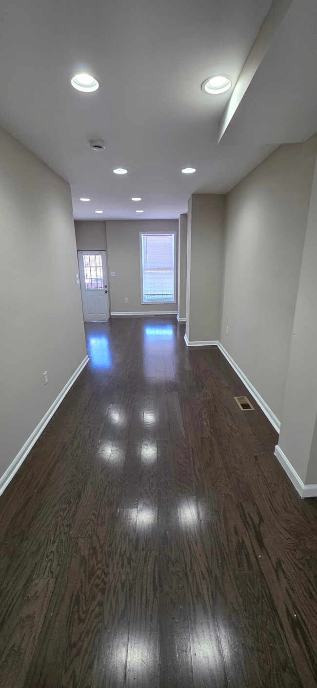 Building Photo - 238 N Rose St