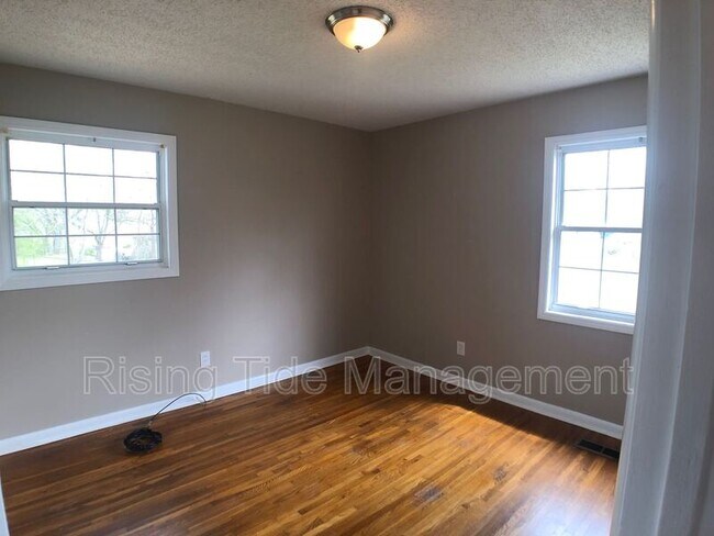 Foto del edificio - 200 E Haven Dr NE