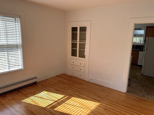 Building Photo - 129 Elm St