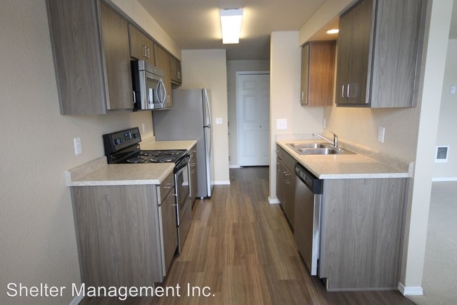 Building Photo - 208 Lakepoint Pl N