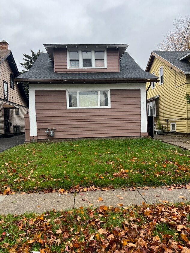 Primary Photo - 35 Poultney Ave