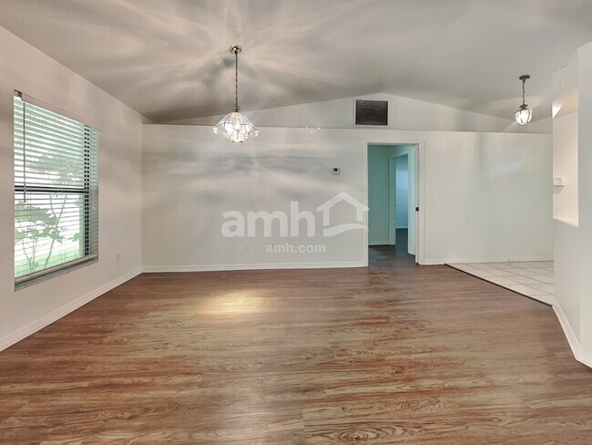 Building Photo - 234 Bryan Oak Ave