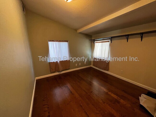 Building Photo - 3 bed 2 bath home in mid town Red Bluff.