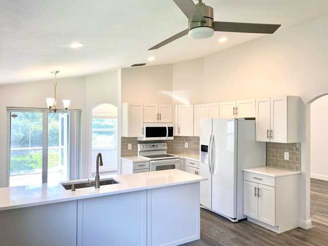 Building Photo - 10651 Buttonwood Lake Dr