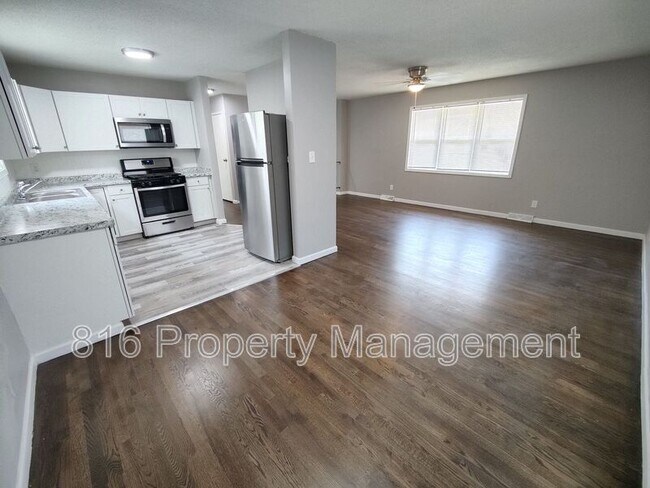 Building Photo - 7941 NE San Rafael Dr