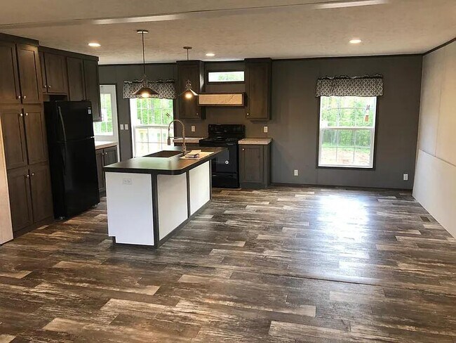 Building Photo - 104 Cattle Dr