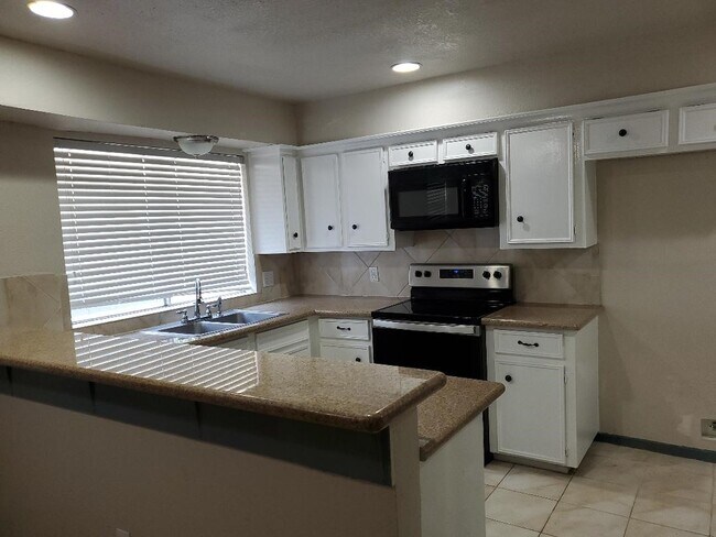 Building Photo - 6831 Stoney River Dr