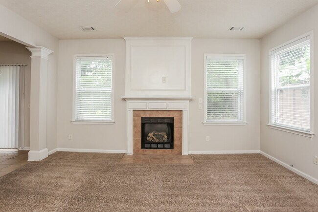 Foto del edificio - 3200 Cooper Woods Dr