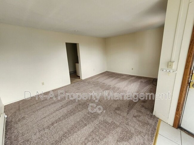 Building Photo - 1429 Pocono Blvd