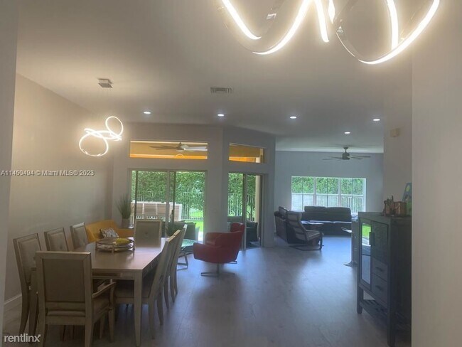 Foto del edificio - 4 br, 2.5 bath House - 4255 Palmetto Trl