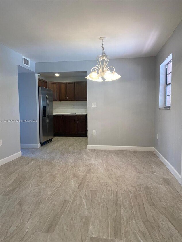 Primary Photo - 1111 NW 19th Ave