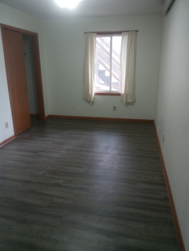 bed rm - 318 E Forest St