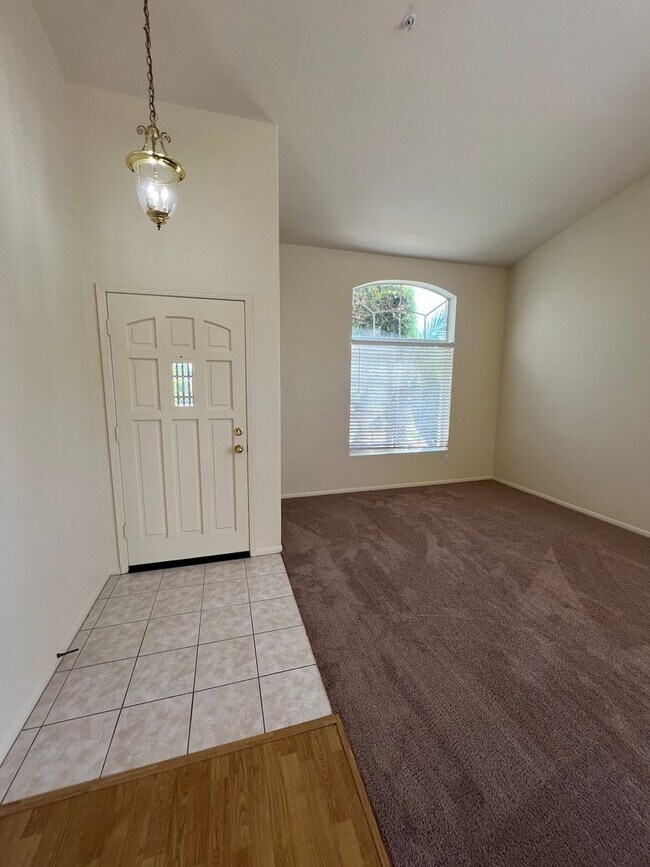 Building Photo - Charming Single Story Family Home in Desir...