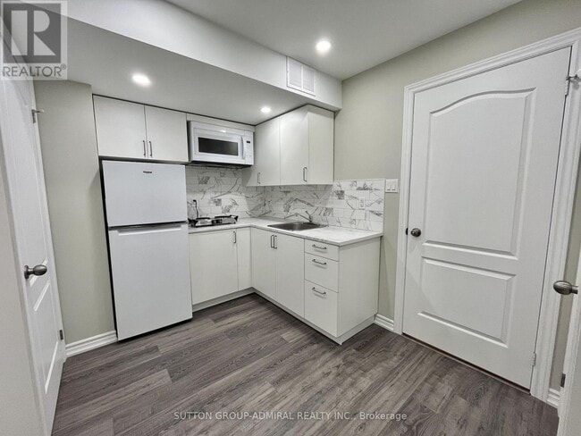 Building Photo - 53 Matthewson Ave