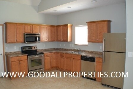 Foto del edificio - 3 Bedroom, 2 1/2 Bath Townhome in Urbandale