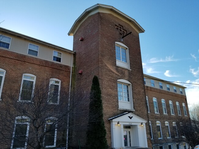 Building Photo - 1220 51st Ave