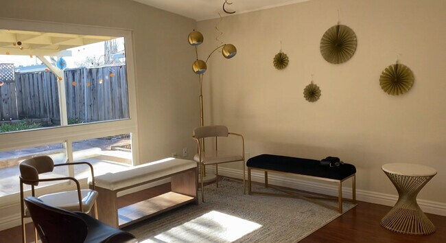 Living room - 4444 Millard Ave