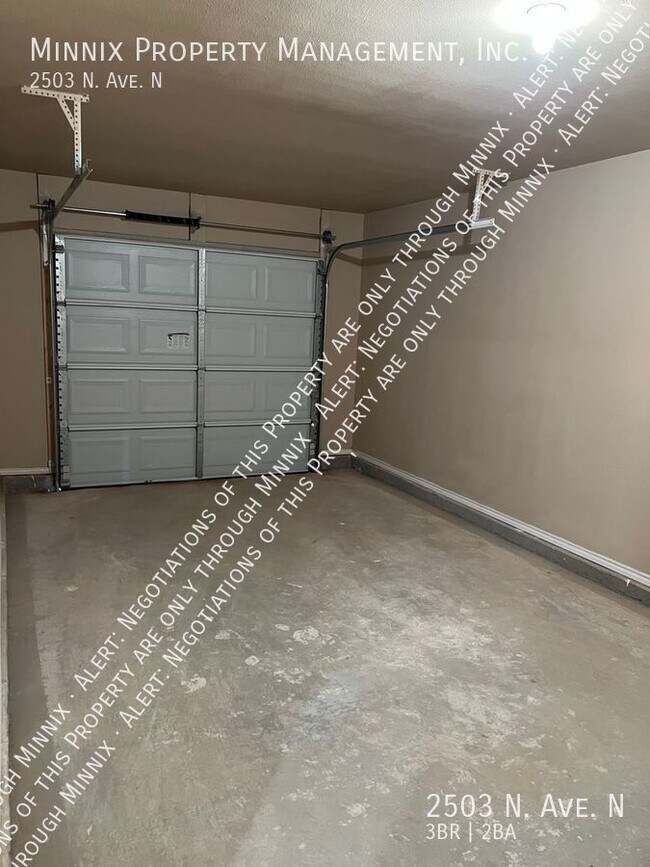 Foto del edificio - 2053 N. Ave N