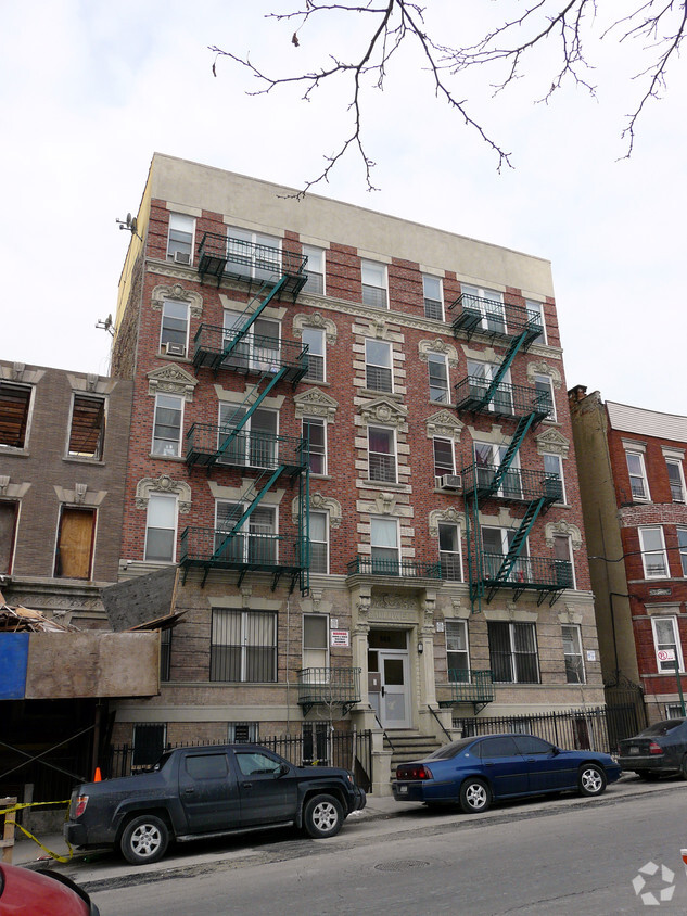 Primary Photo - 671 Cauldwell Ave