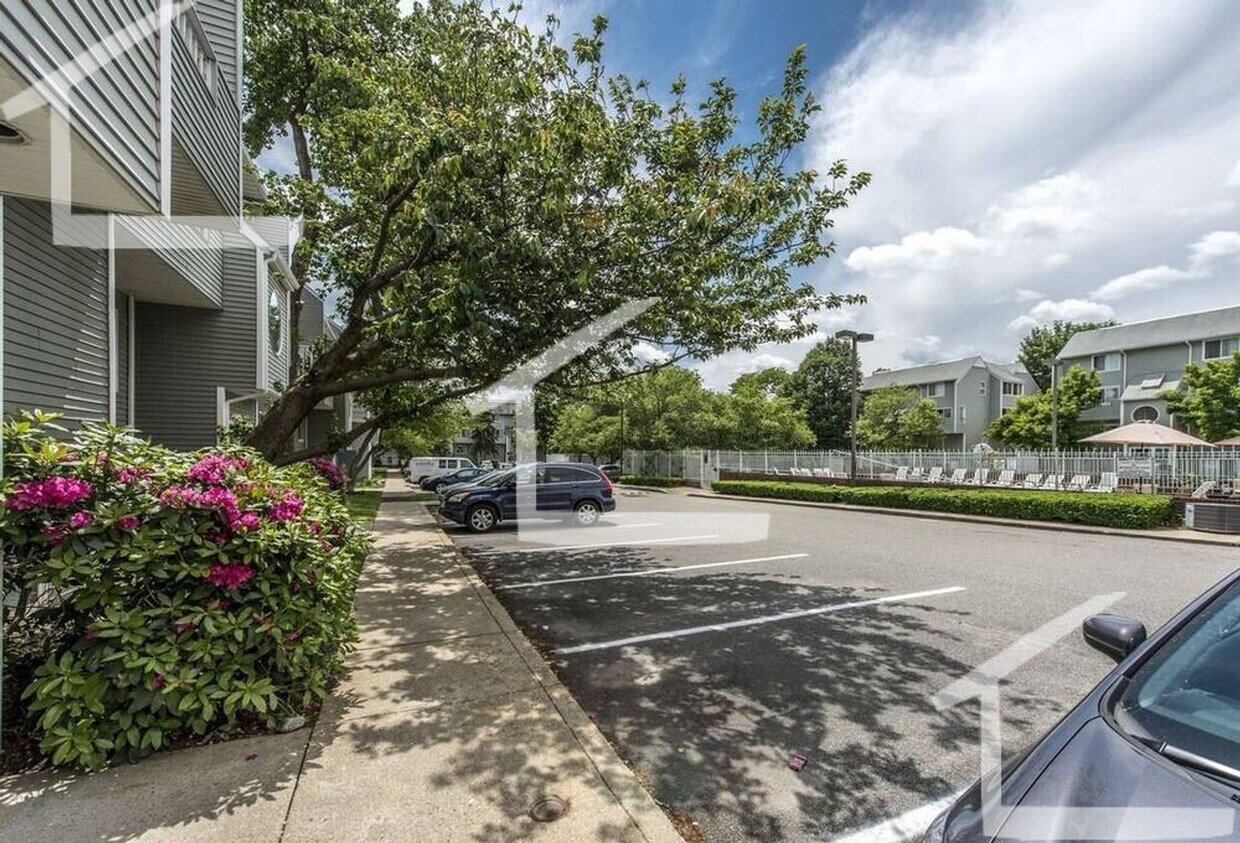 2Br/1.5Bth apartment available NOW! Laundr... - 2Br/1.5Bth apartment available NOW! Laundr...