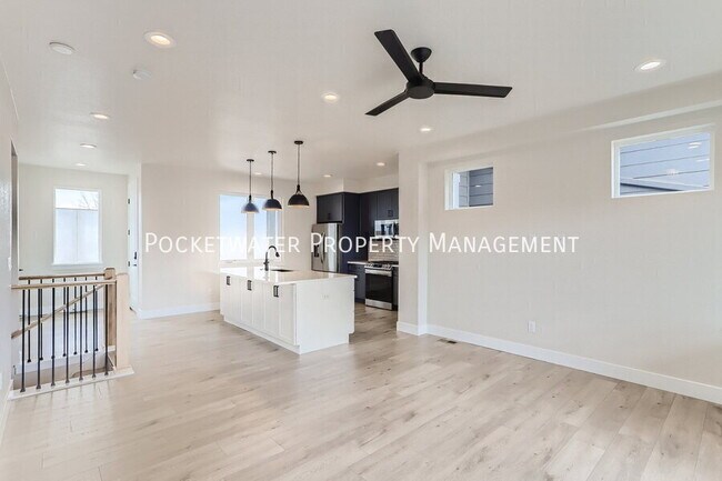 Building Photo - 1349 Baker St