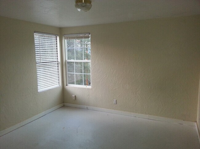 1st Bedroom - 33590 Rivercrest Rd N