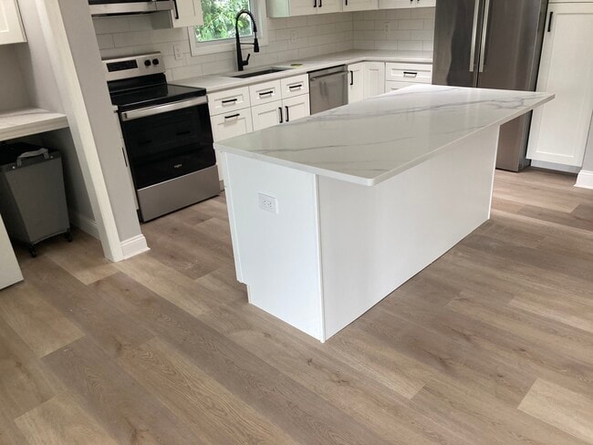 Kitchen - 453 Veterans Memorial Hwy