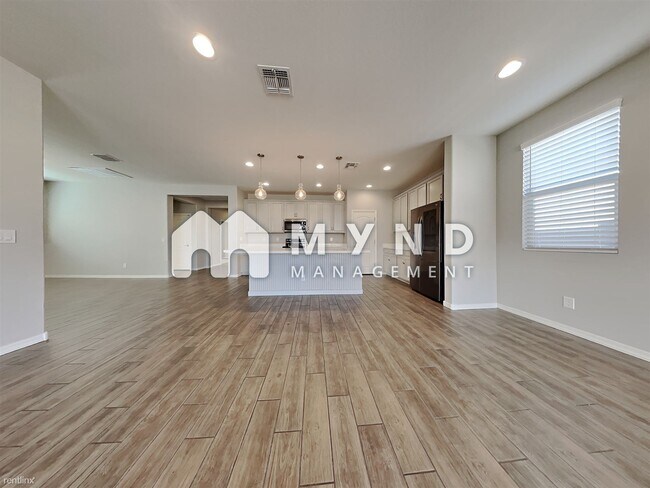 Foto del edificio - 4 br, 3 bath House - 2926 E Wayland Dr