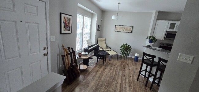Foto del edificio - 4747 Forestridge Commons Dr