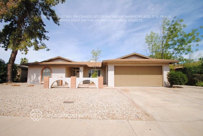 Building Photo - 2742 S Las Palmas