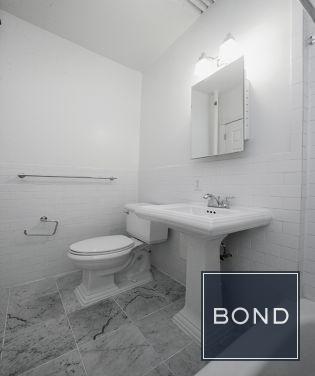Building Photo - 407 E 81st St