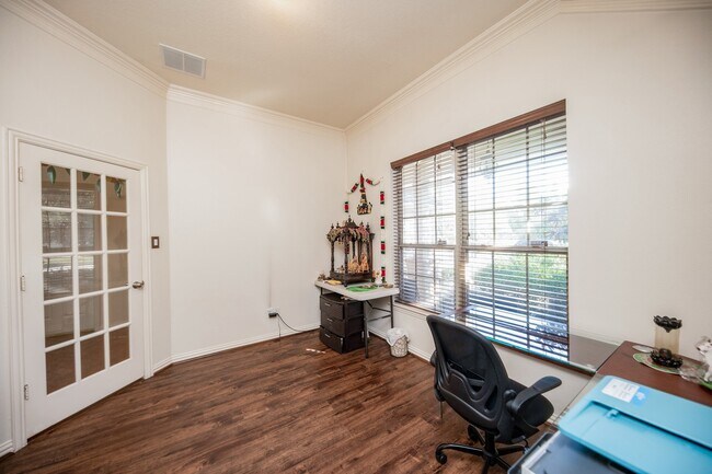 Foto del edificio - 9034 Necklace Tree Ln