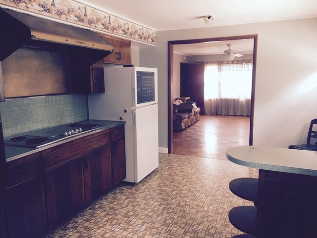 Foto del edificio - Large Three Bedroom, Two Bath Home Located...