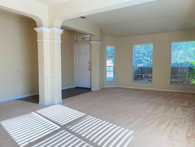 Building Photo - Available NOW!!!! Beautiful 1 story, 4 bedroom, 2 bath, 2 car garage home with a privacy fenced y...