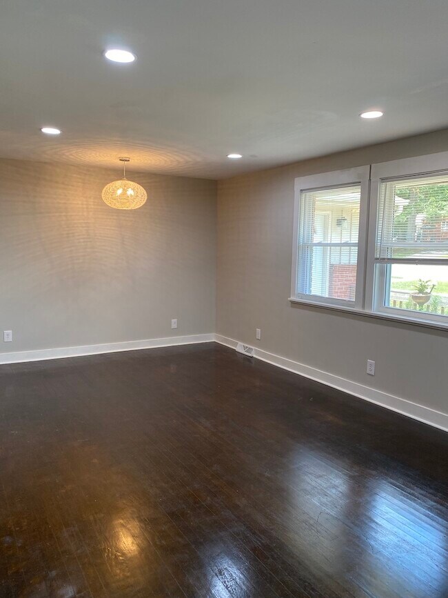 Living room - 2813 Columbus Cir