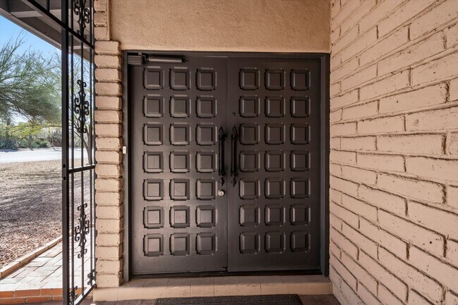 Foto del edificio - Charming home located in Indian Ridge Esta...