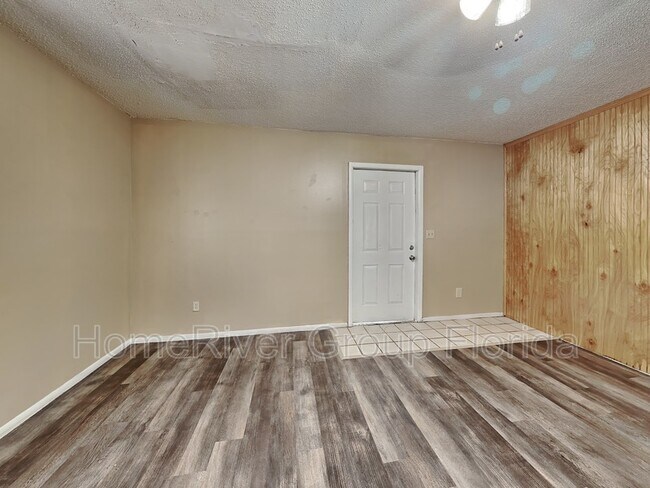 Foto del edificio - 907 63rd Ave W