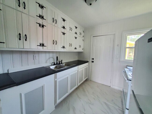 Foto del edificio - 418 Lake Ave