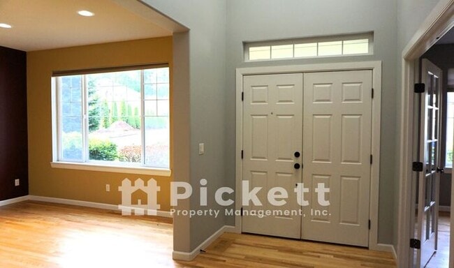 Building Photo - Spacious 4 Bedroom in Newberry Woods with ...