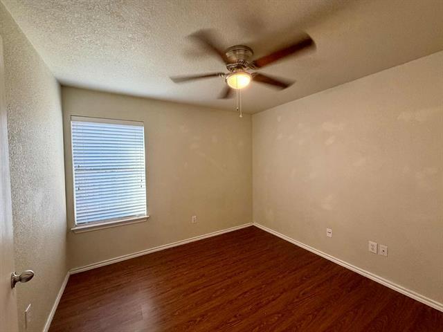 Foto del edificio - 900 Timber Oaks Ln