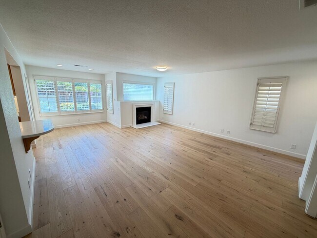 Foto del edificio - 4 Bed 3 Bath In The Bridges, San Ramon