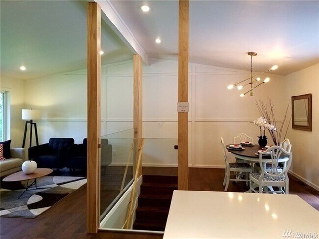 Foto del edificio - Bellevue 4 bedroom Home in Newport Hills!