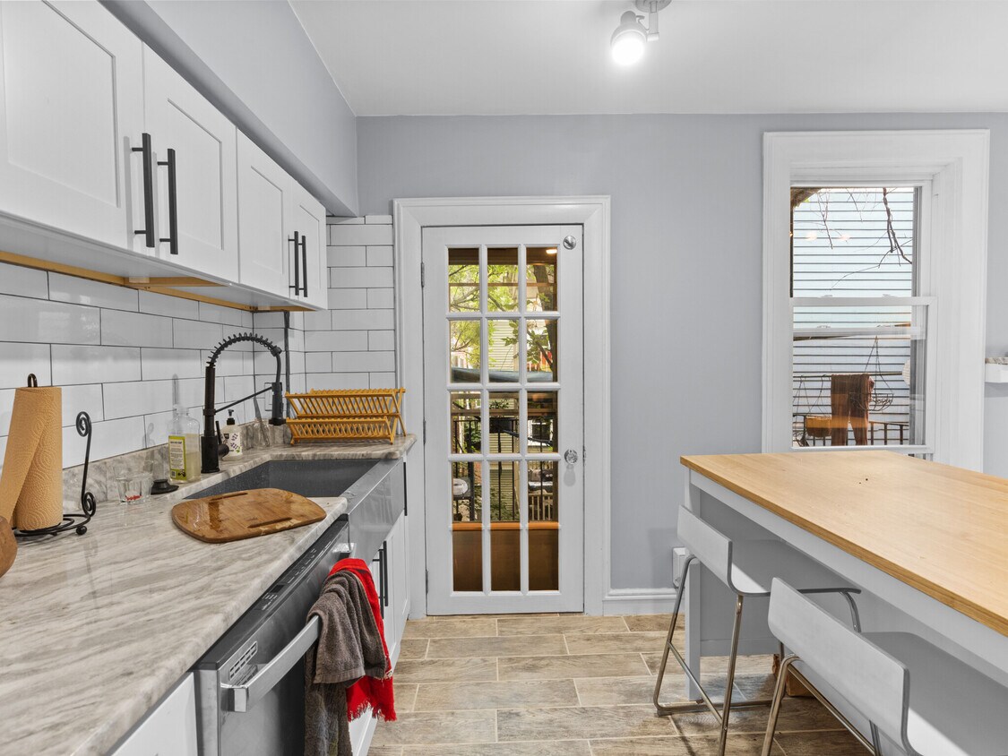 Foto principal - 131 Cottage St