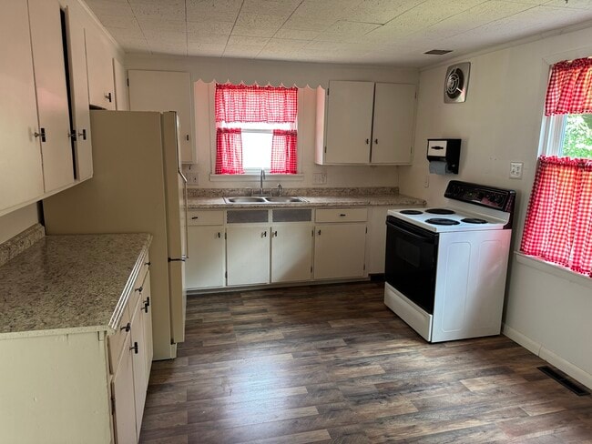 Building Photo - 4674 Lakeborn Dr