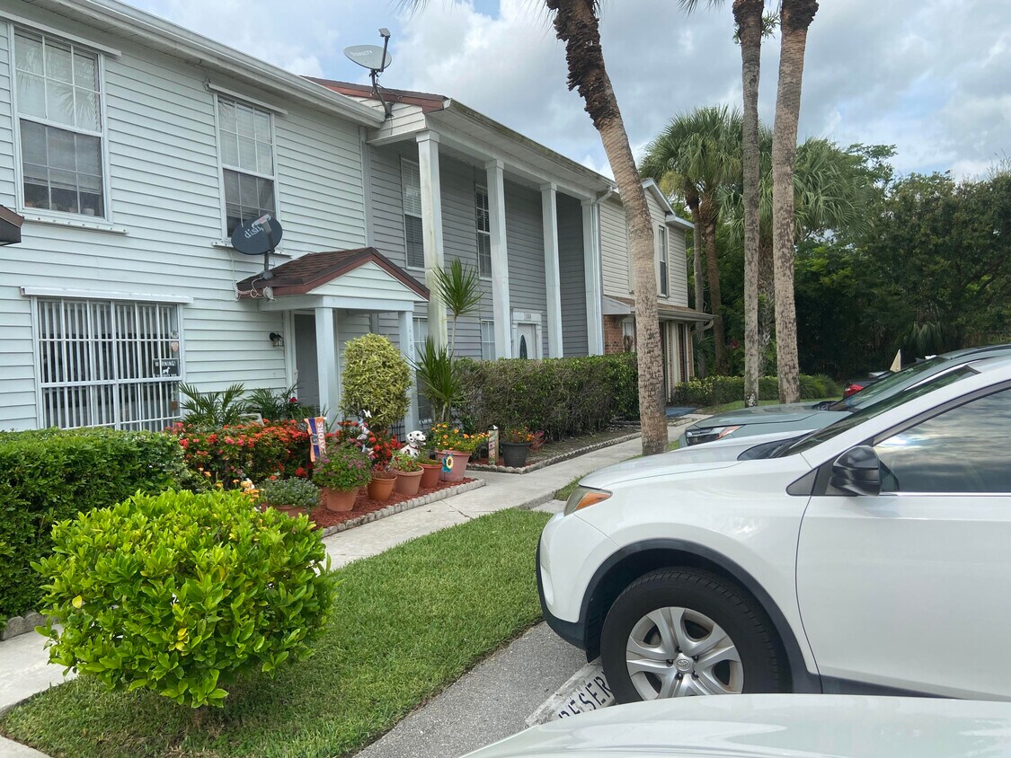 11847 Brier Patch Ct, Wellington, FL 33414 Townhome Rentals in