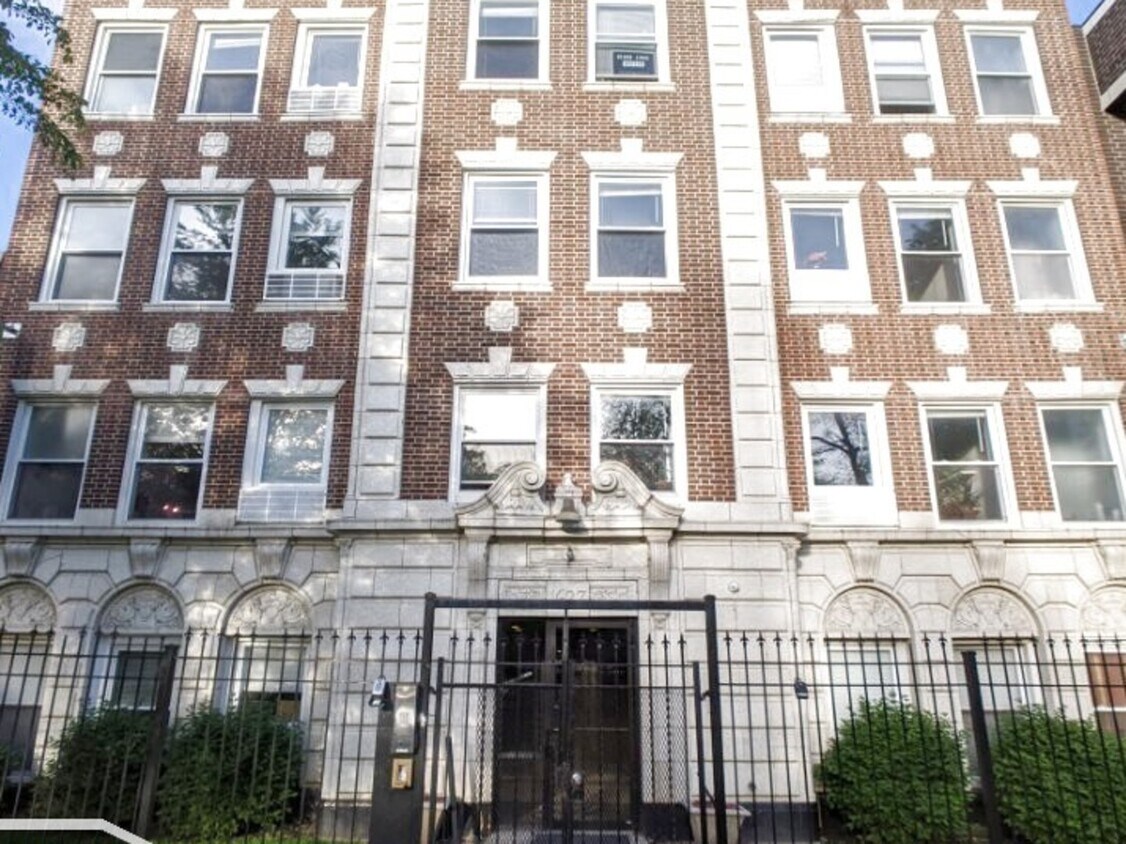 Foto principal - 1627 N Humboldt Blvd