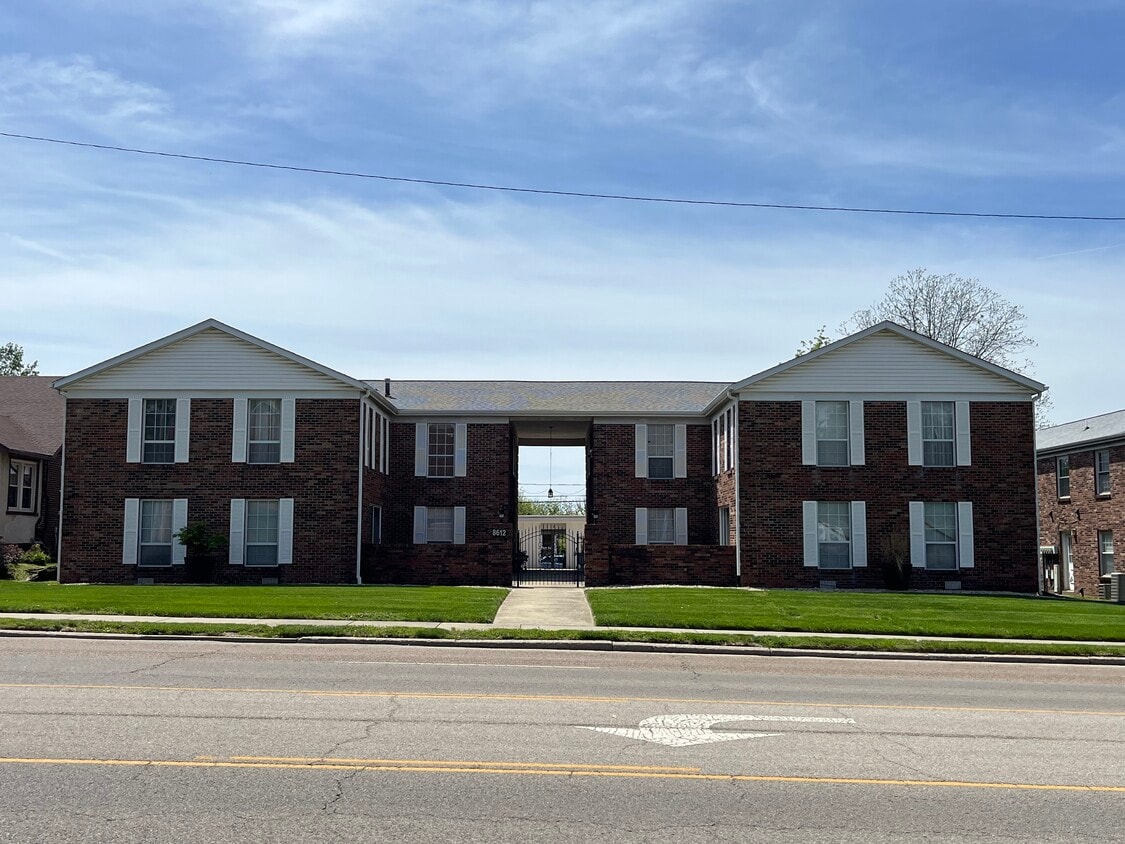 Primary Photo - 8612 W Main St