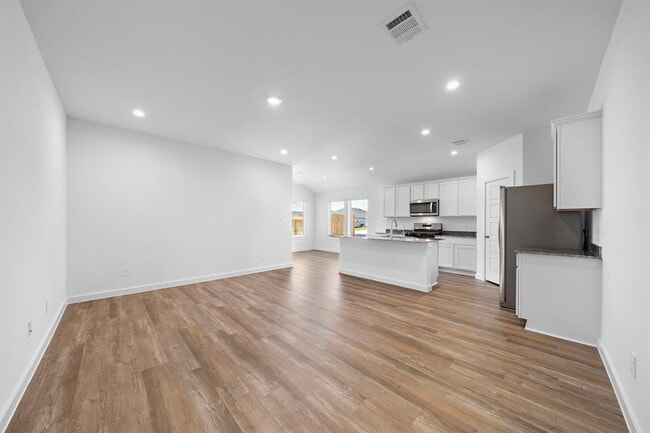 Foto del edificio - 1106 Hughes Crossing Dr